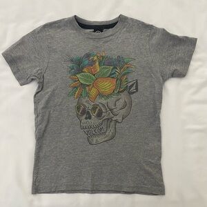 Kid’s Volcom Skull Heather Gray T-Shirt. Size Medium